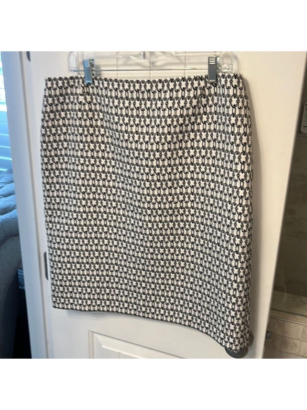 Black and White Patterned Pencil Skirt